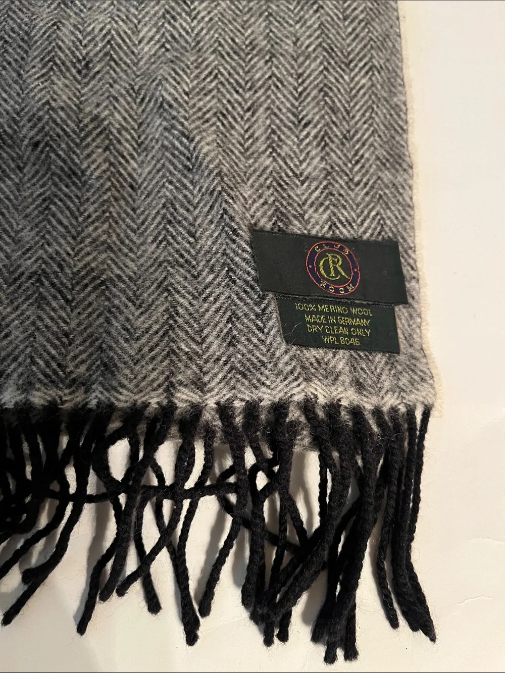 Club room 100% Merino wool winter scarf, grey herringbone pattern WPL8046.